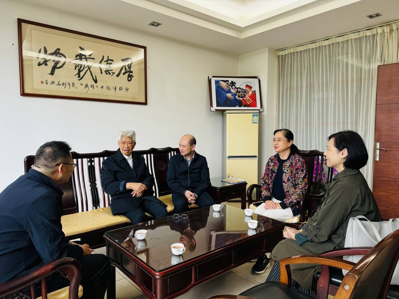 谢院士.jpg 谢院士.jpg